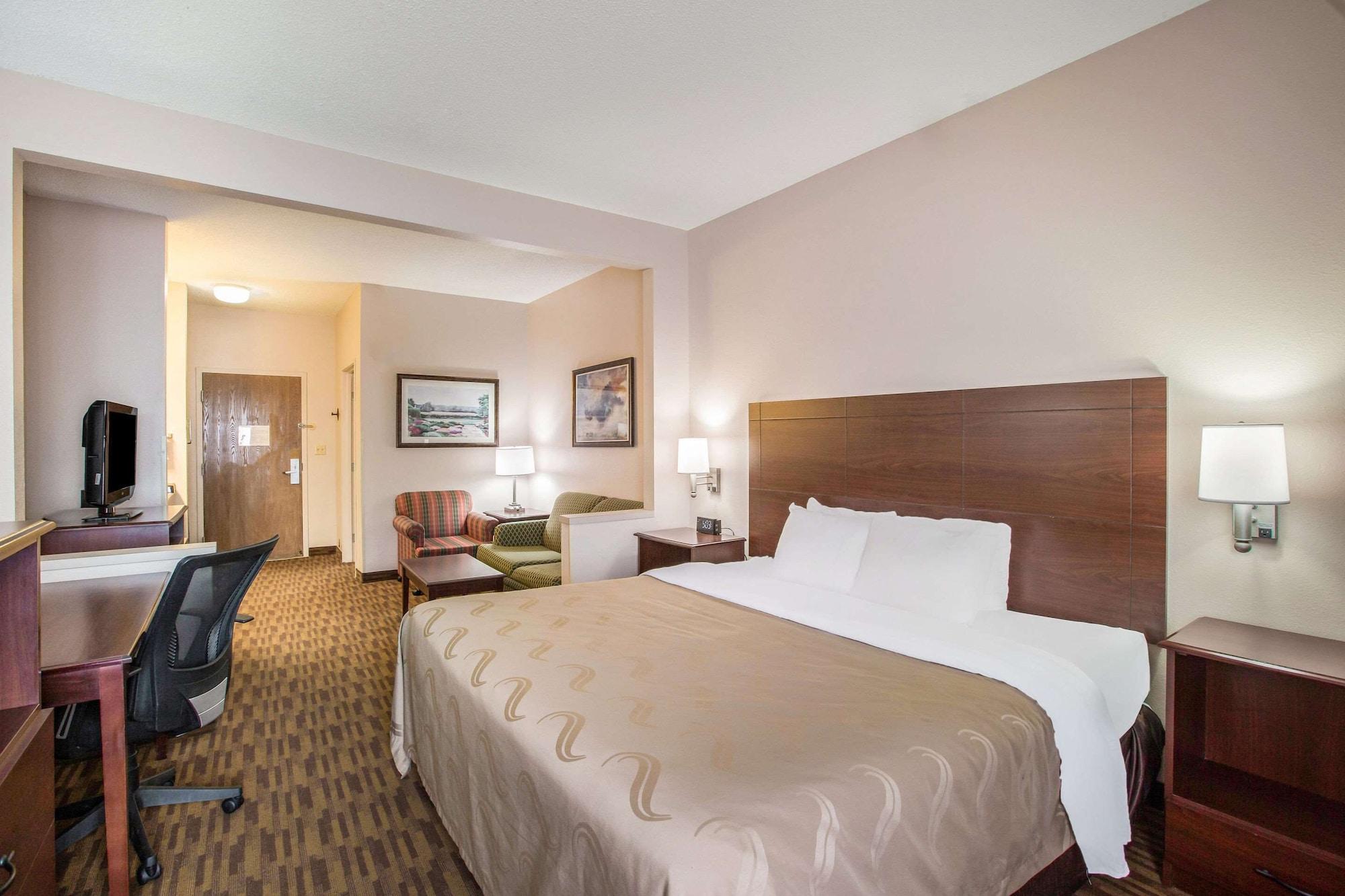 Quality Inn & Suites Lawrence - University Area Extérieur photo