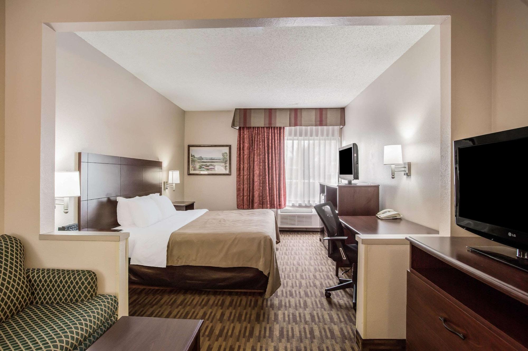 Quality Inn & Suites Lawrence - University Area Extérieur photo