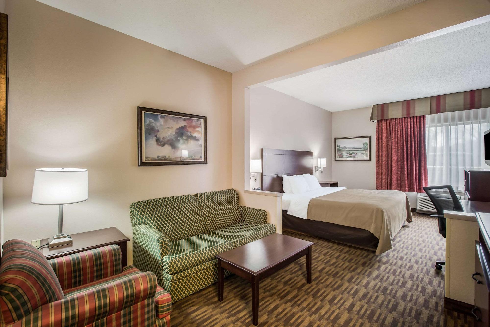 Quality Inn & Suites Lawrence - University Area Extérieur photo