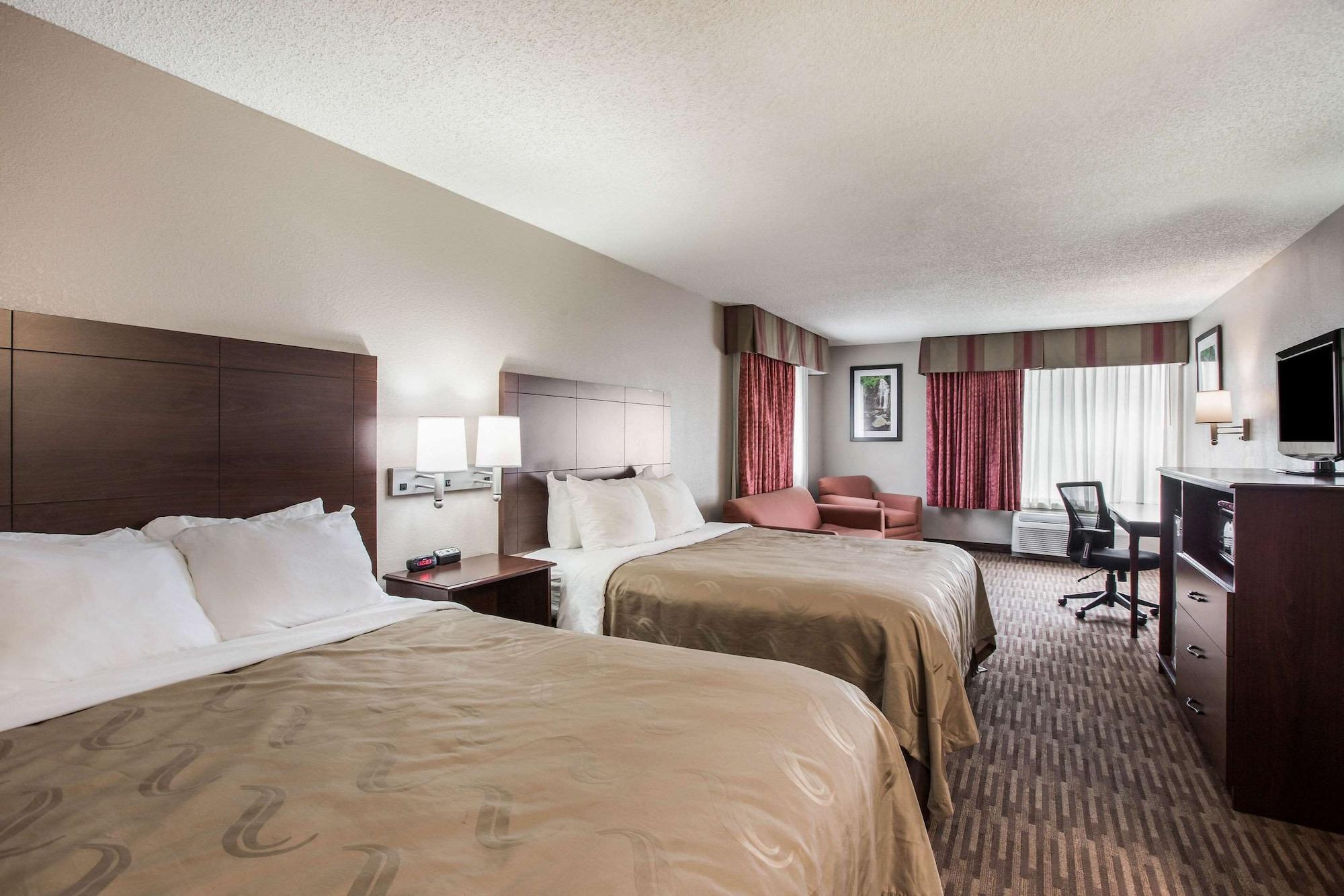 Quality Inn & Suites Lawrence - University Area Extérieur photo