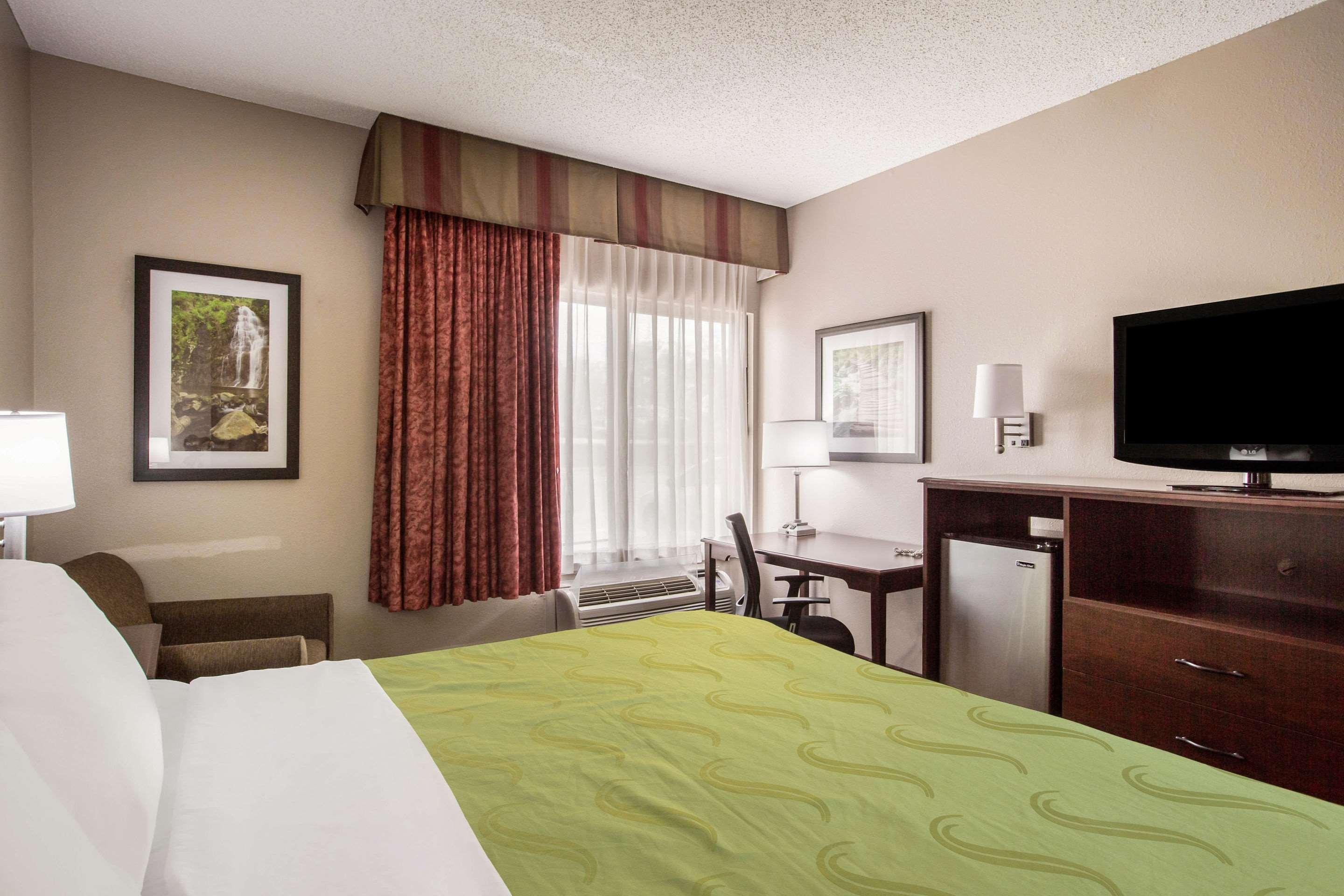 Quality Inn & Suites Lawrence - University Area Extérieur photo