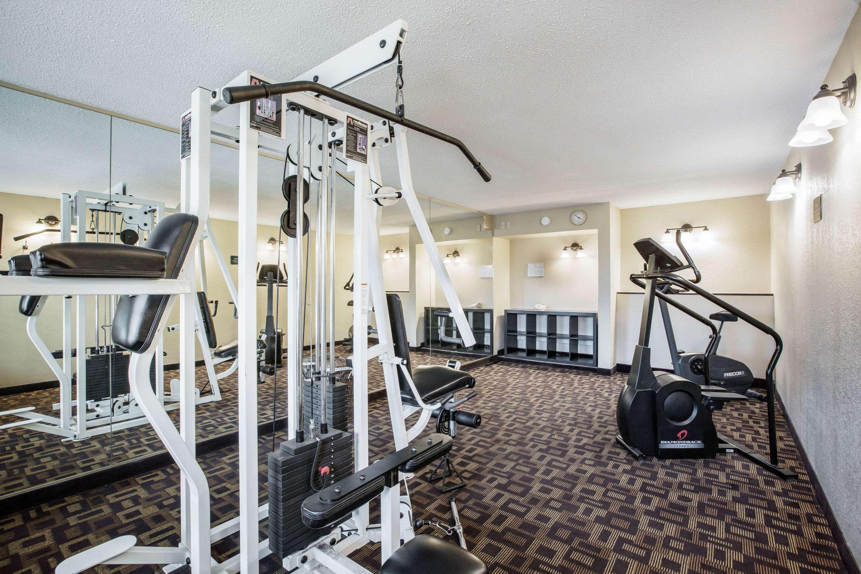 Quality Inn & Suites Lawrence - University Area Extérieur photo