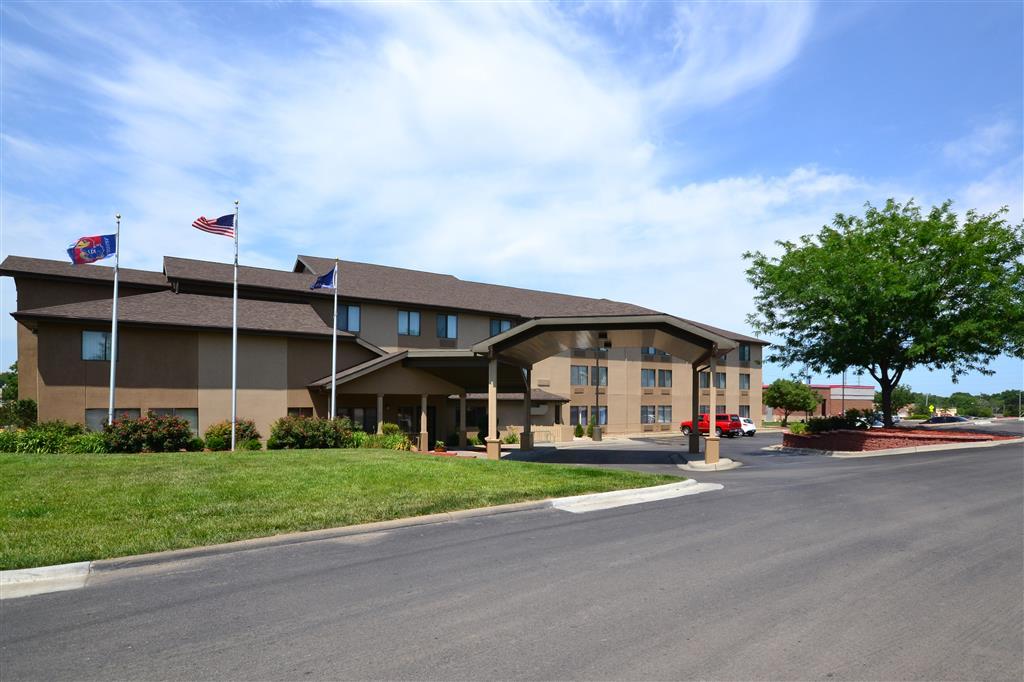 Quality Inn & Suites Lawrence - University Area Extérieur photo