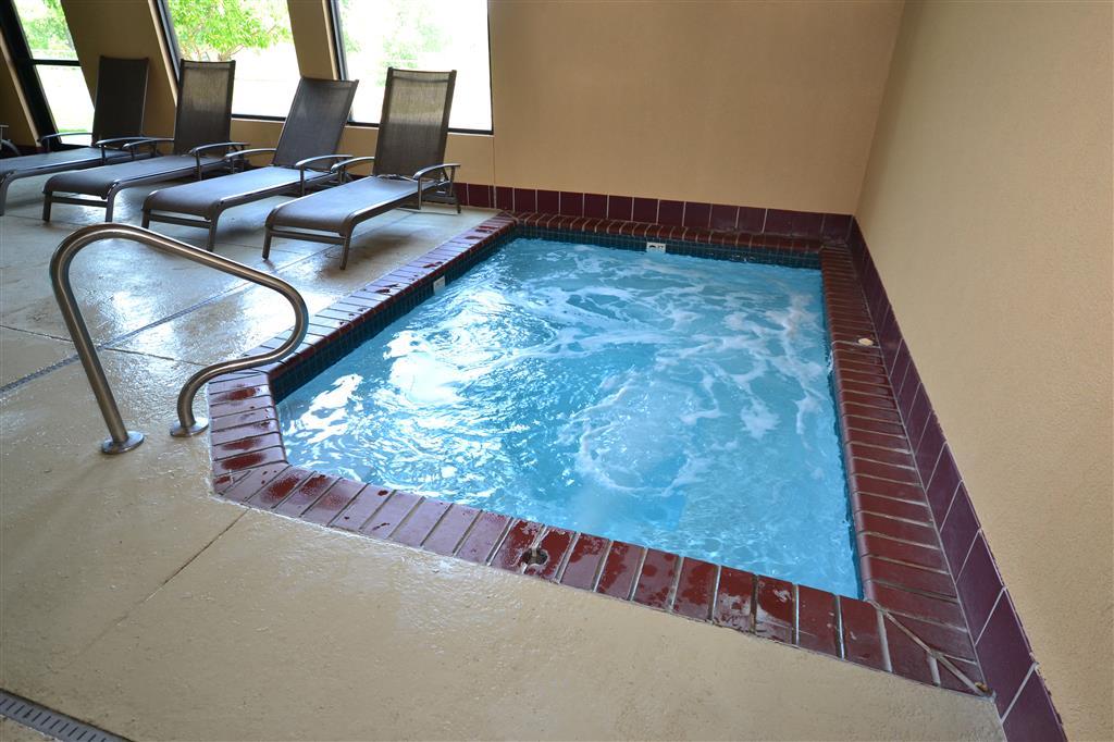 Quality Inn & Suites Lawrence - University Area Extérieur photo