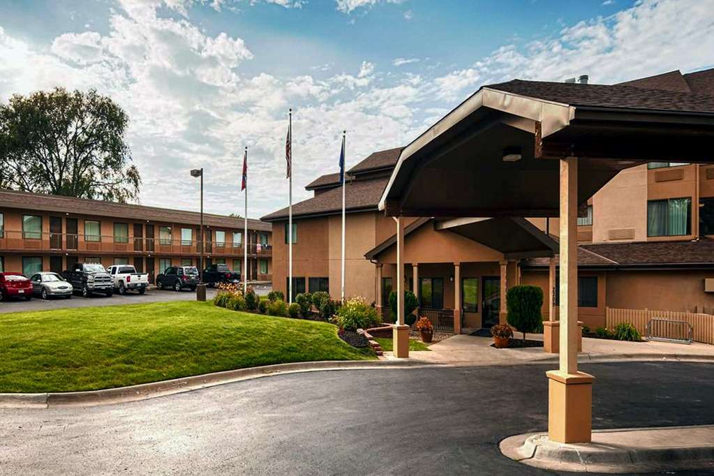 Quality Inn & Suites Lawrence - University Area Extérieur photo