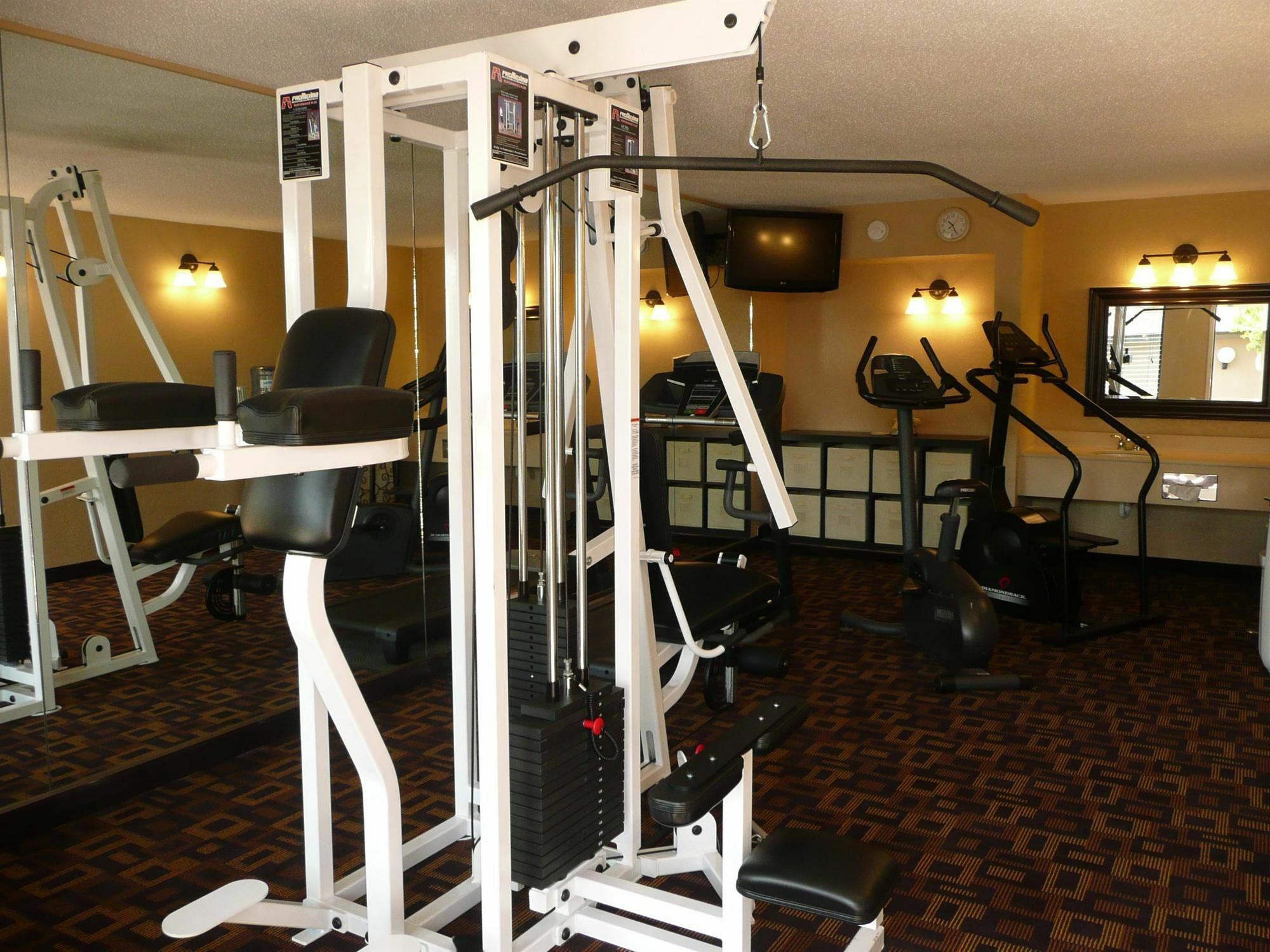 Quality Inn & Suites Lawrence - University Area Extérieur photo