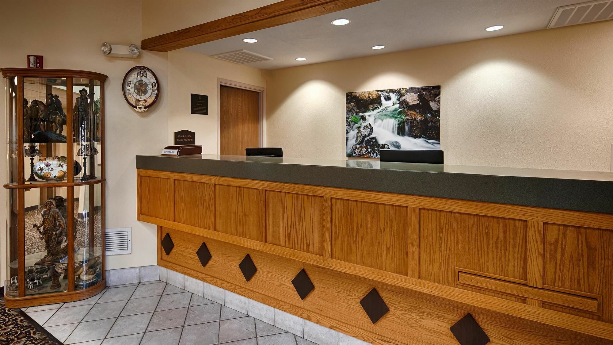 Quality Inn & Suites Lawrence - University Area Extérieur photo