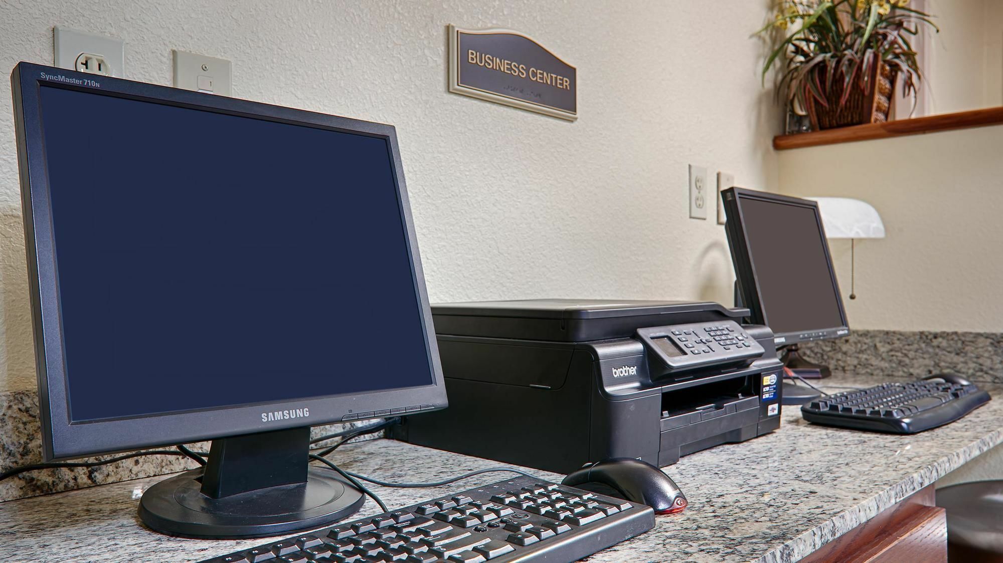 Quality Inn & Suites Lawrence - University Area Extérieur photo