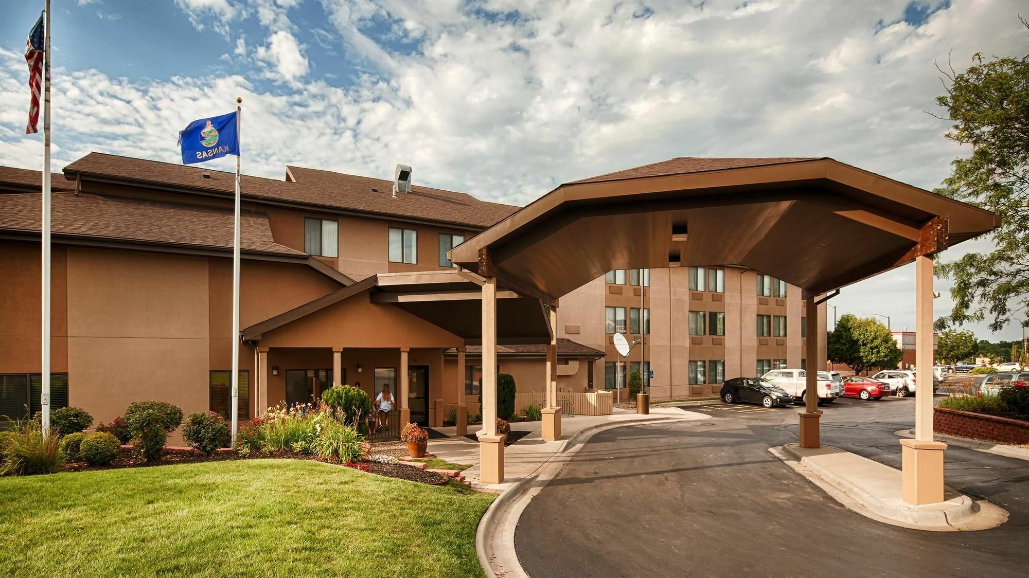 Quality Inn & Suites Lawrence - University Area Extérieur photo